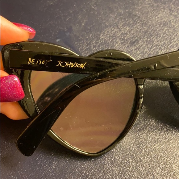 Pair Of Heart Sunglasses - Picture 4 of 5